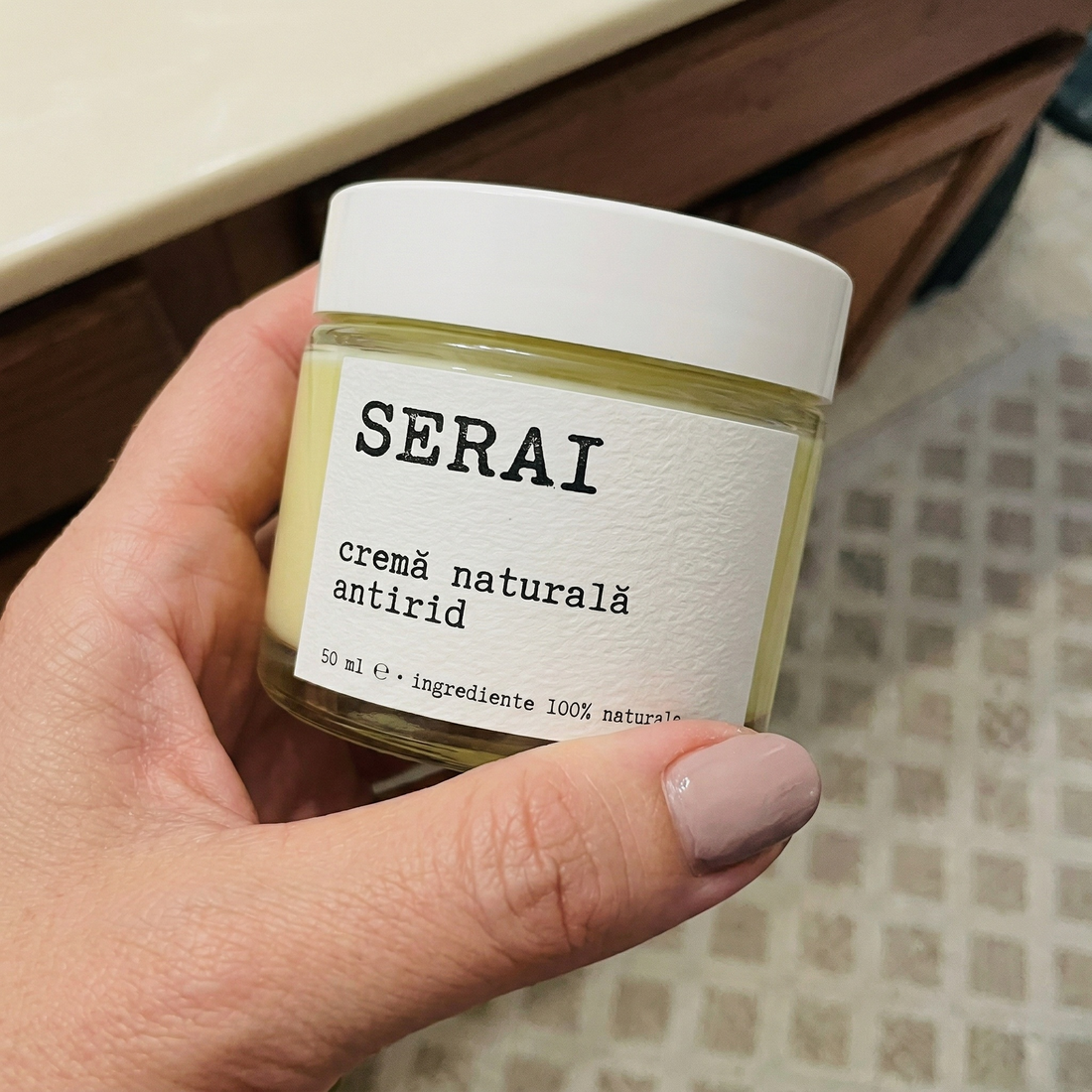 Ce Ingrediente Să Cauți Într-o Cremă Antirid Naturală (Și Ce Să Eviți)